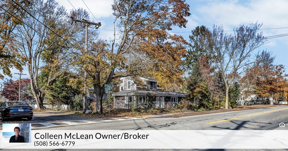 112 Gifford St, Falmouth, MA 02540