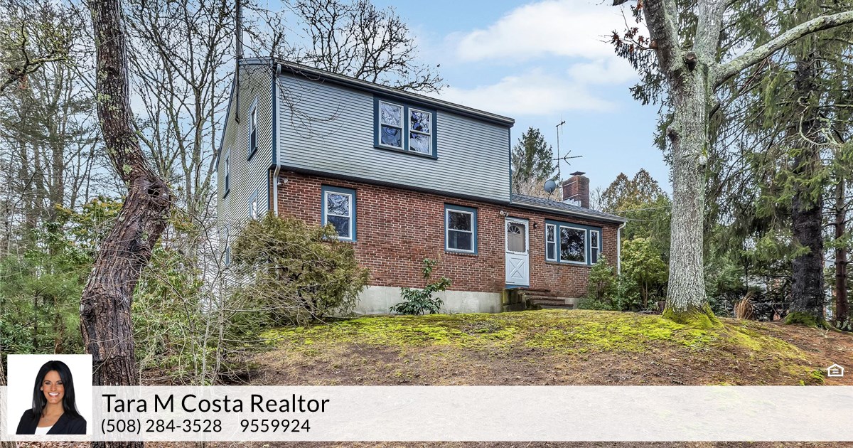 33 Cliff Rd, Bourne, MA 02532